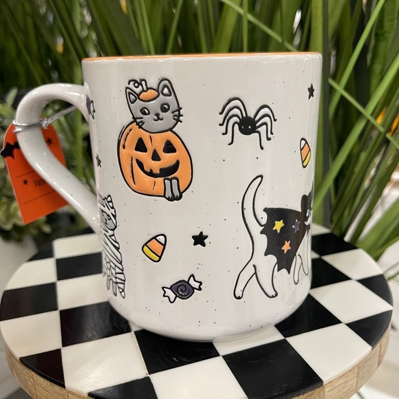 Halloween Cats in Costumes Clementine Ceramic Mug NWT - Picture 3 of 6
